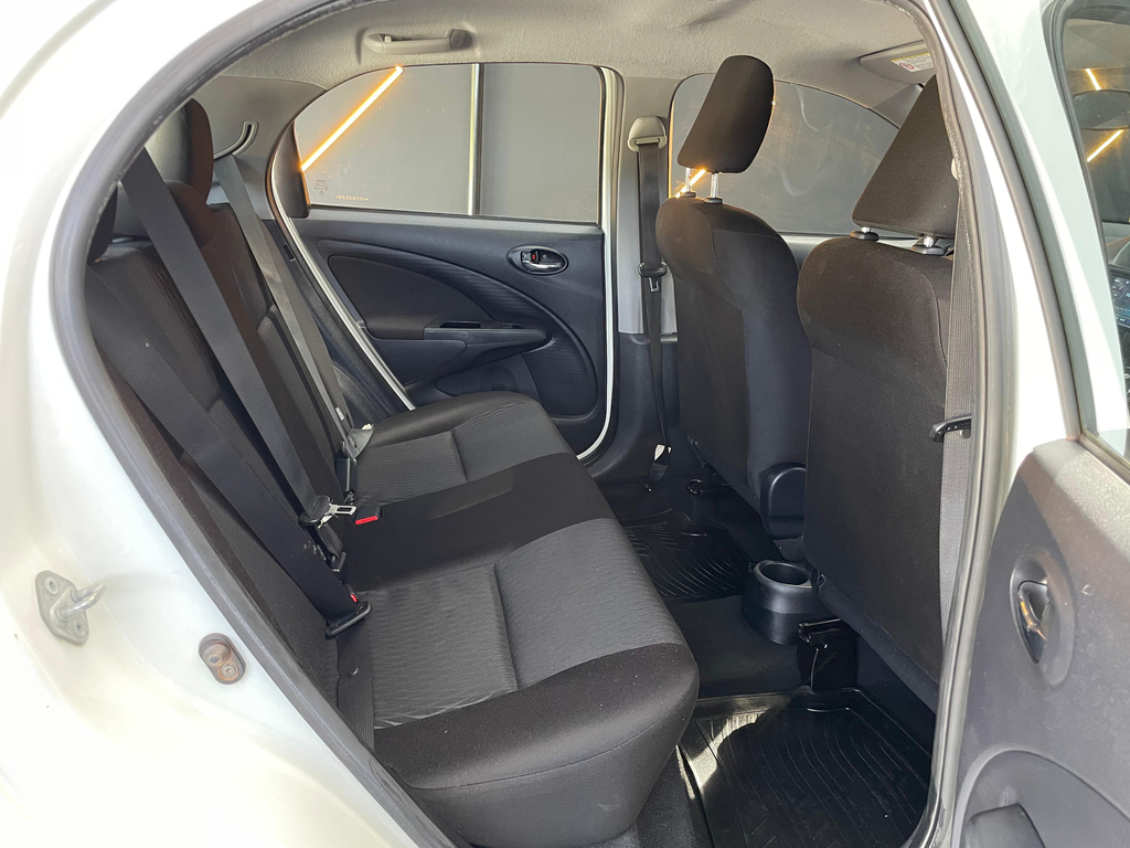 Toyota ETIOS X Branco