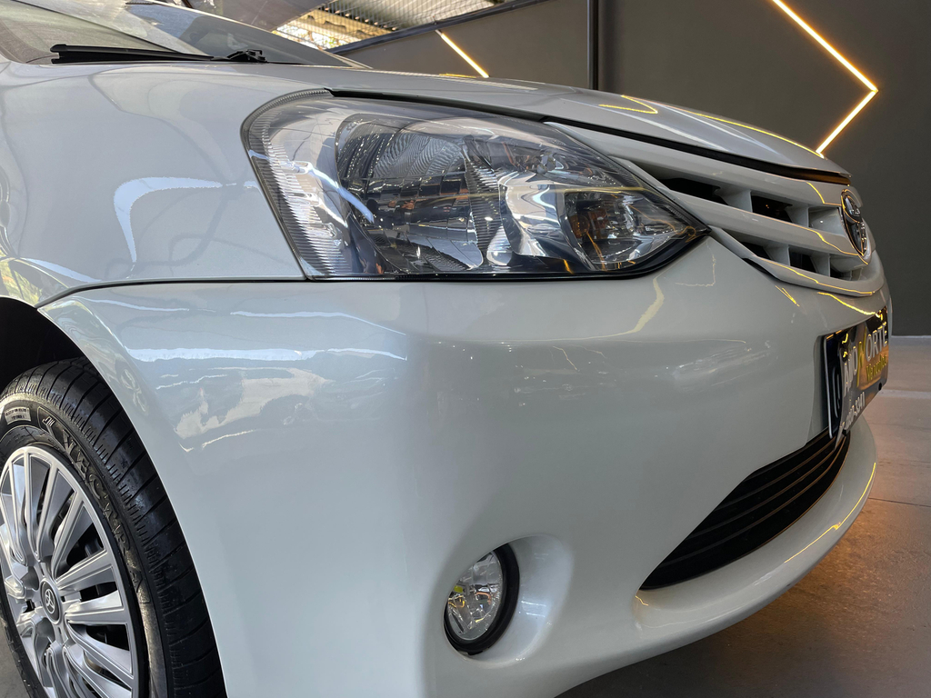 Toyota ETIOS X Branco