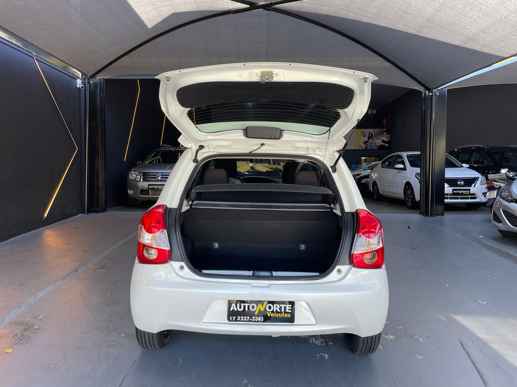 Toyota ETIOS X Branco
