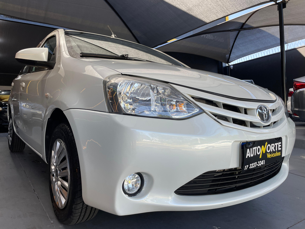 Toyota ETIOS X Branco