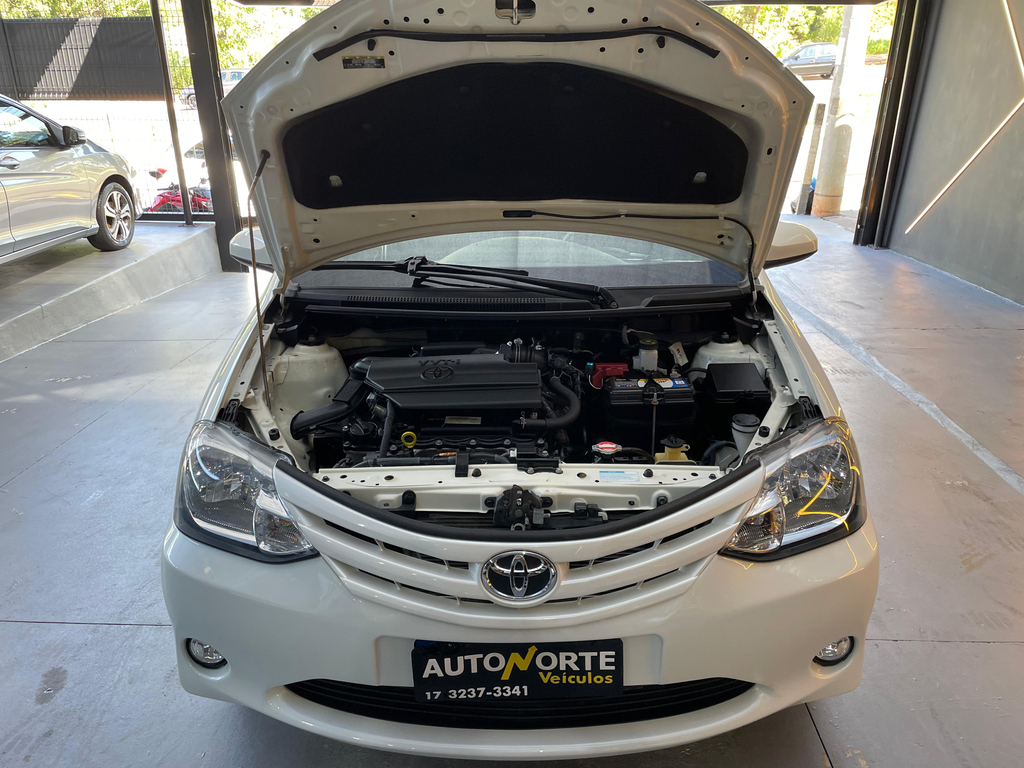 Toyota ETIOS X Branco