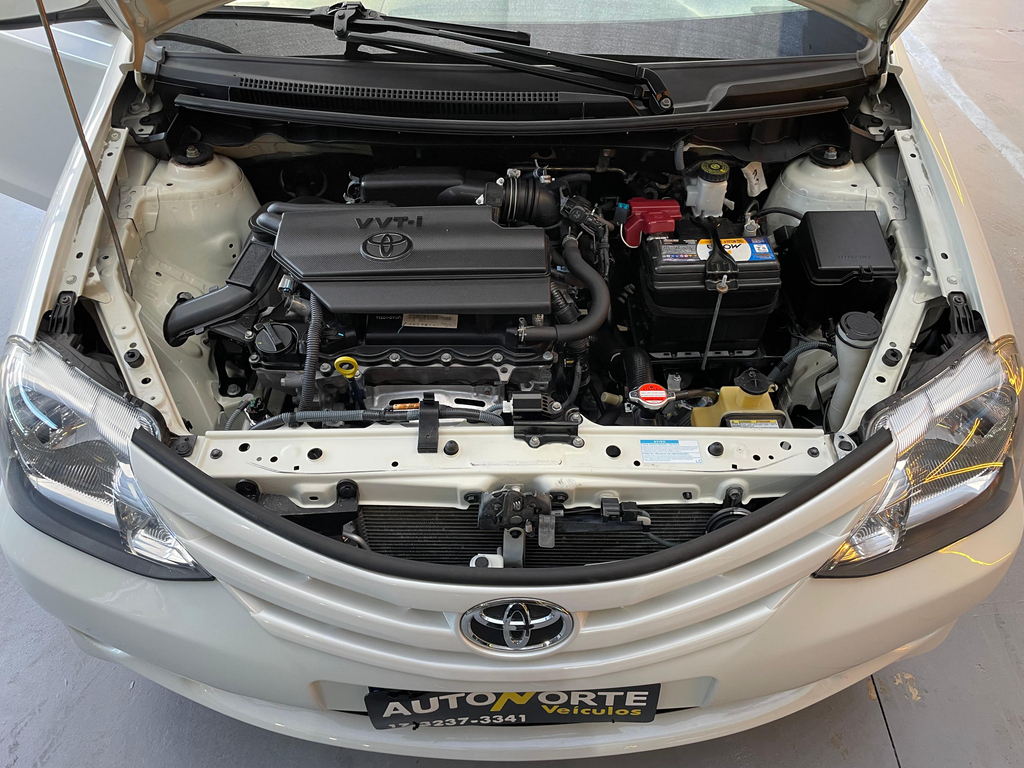 Toyota ETIOS X Branco
