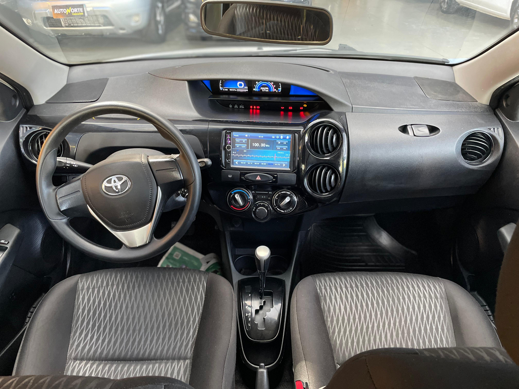 Toyota ETIOS X Branco