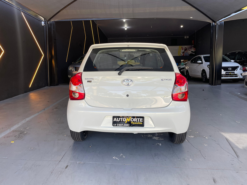 Toyota ETIOS X Branco