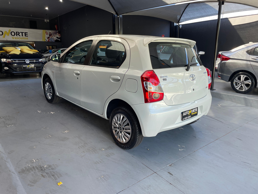 Toyota ETIOS X Branco