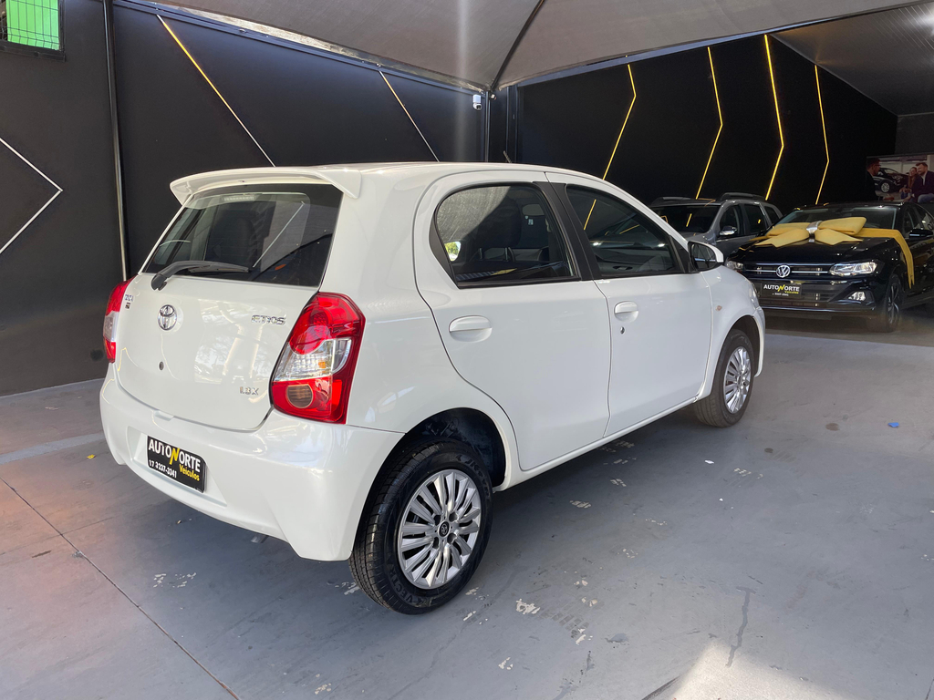 Toyota ETIOS X Branco