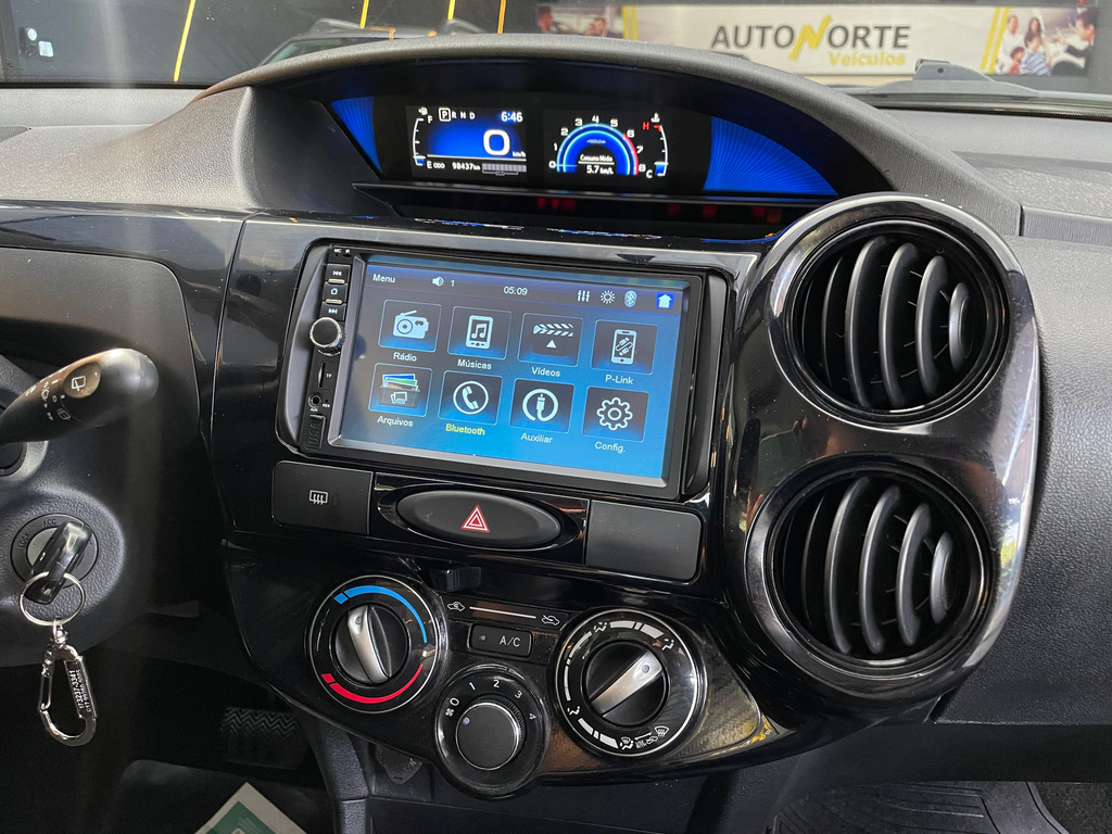 Toyota ETIOS X Branco