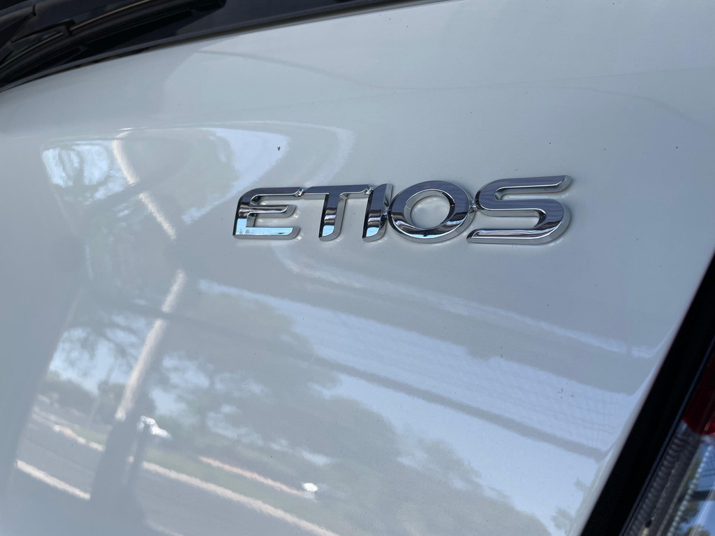 Toyota ETIOS X Branco