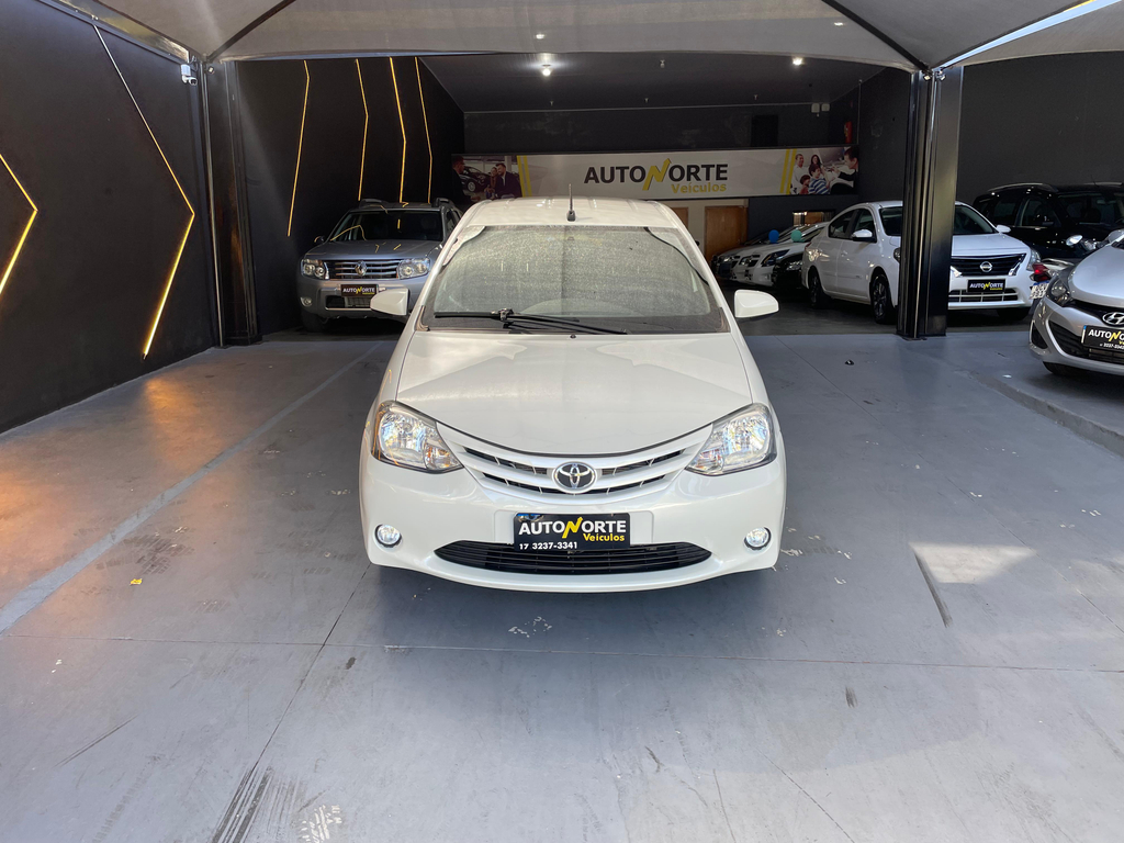 Toyota ETIOS X Branco