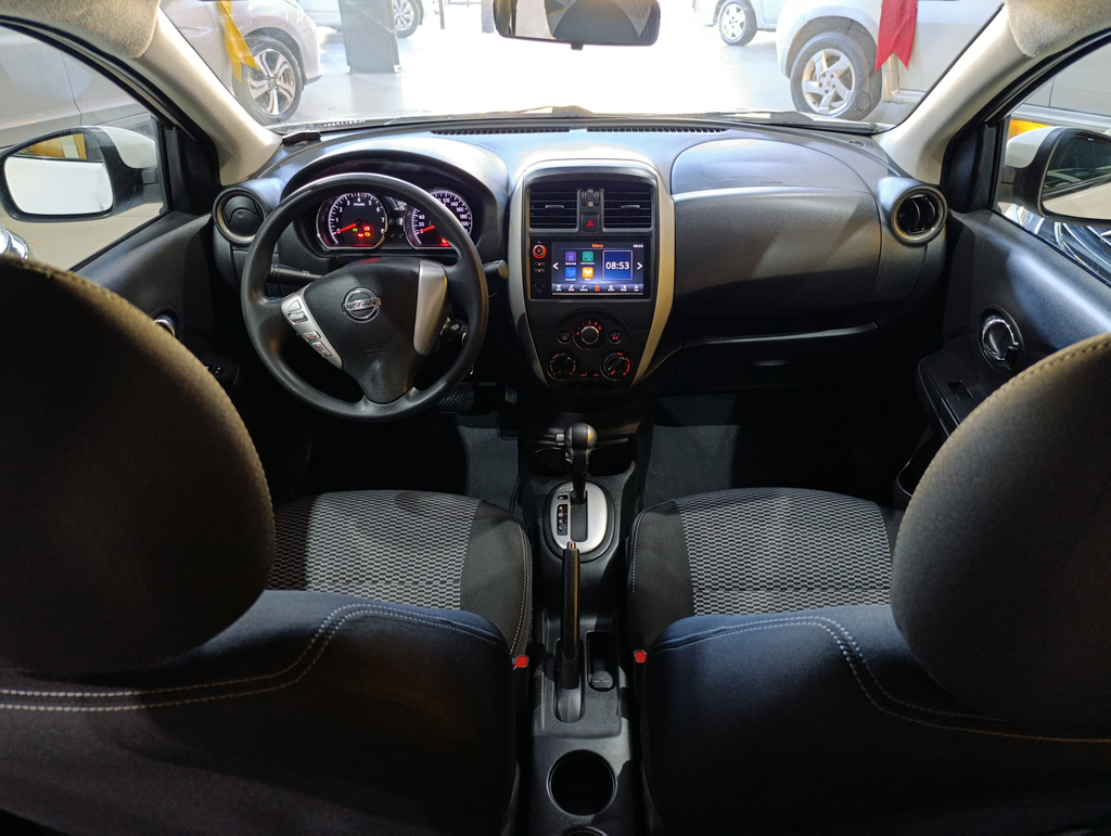 Nissan Versa Branco