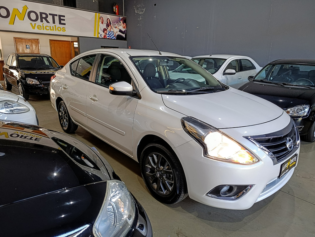 Nissan Versa Branco