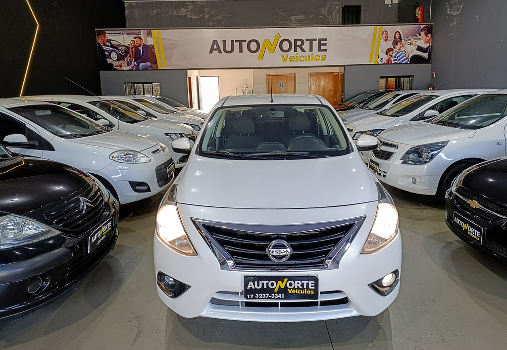 Nissan Versa Branco