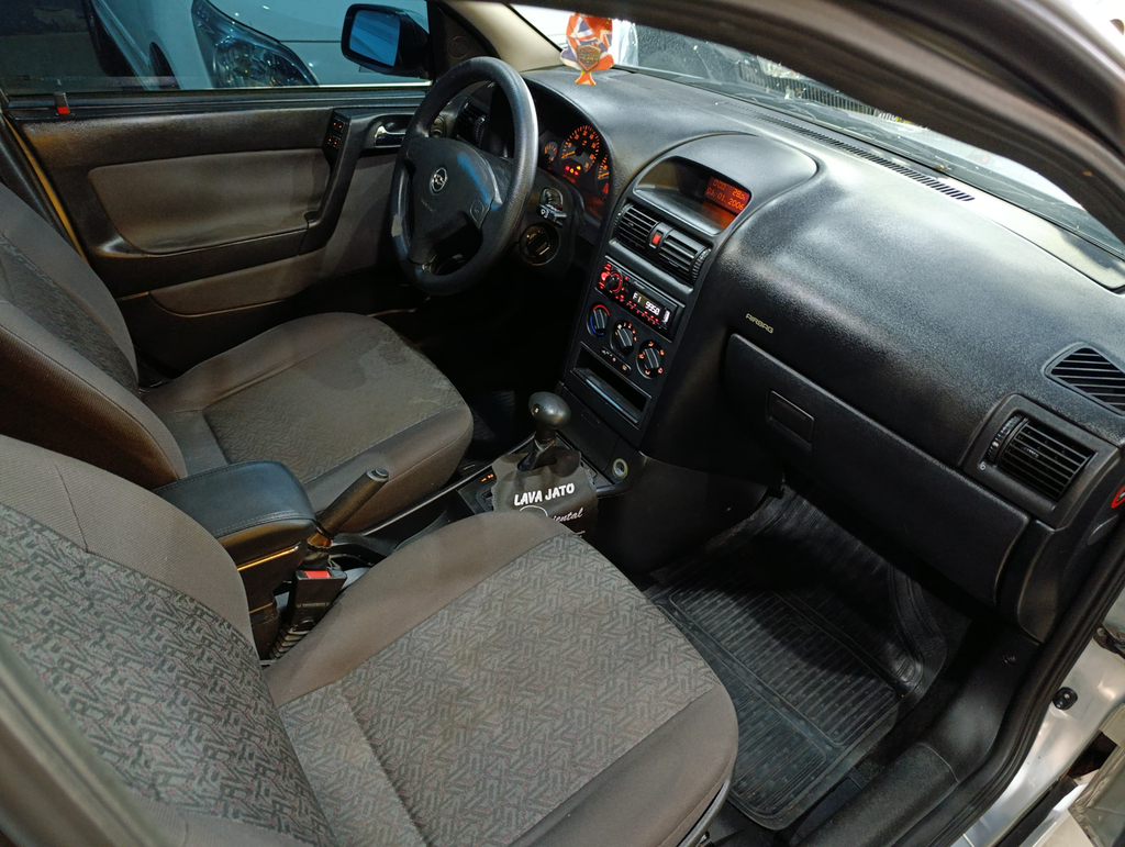 Chevrolet Astra Prata