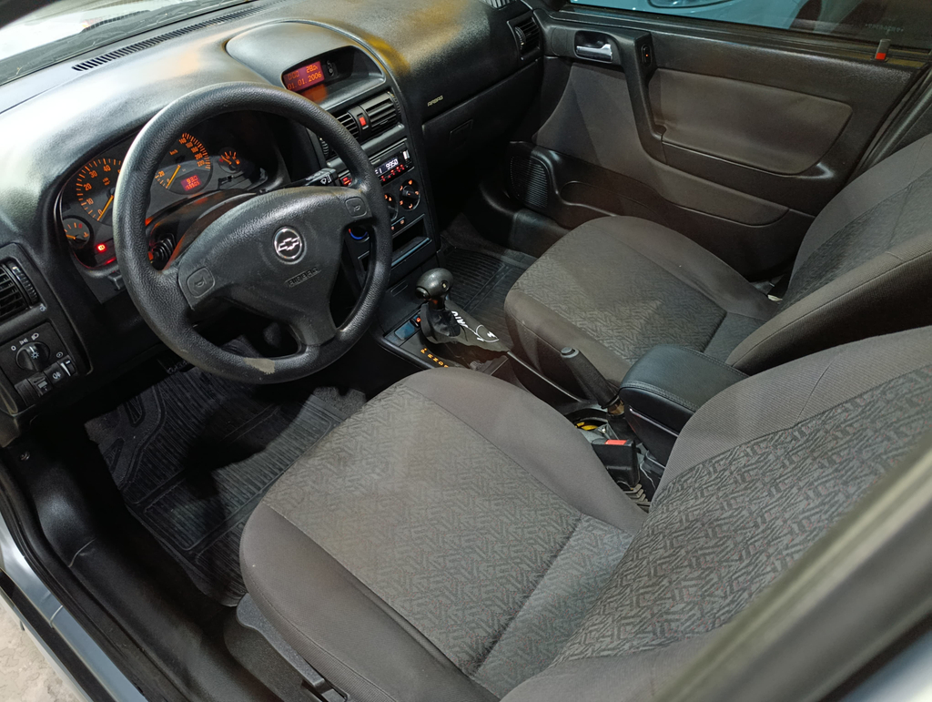 Chevrolet Astra Prata