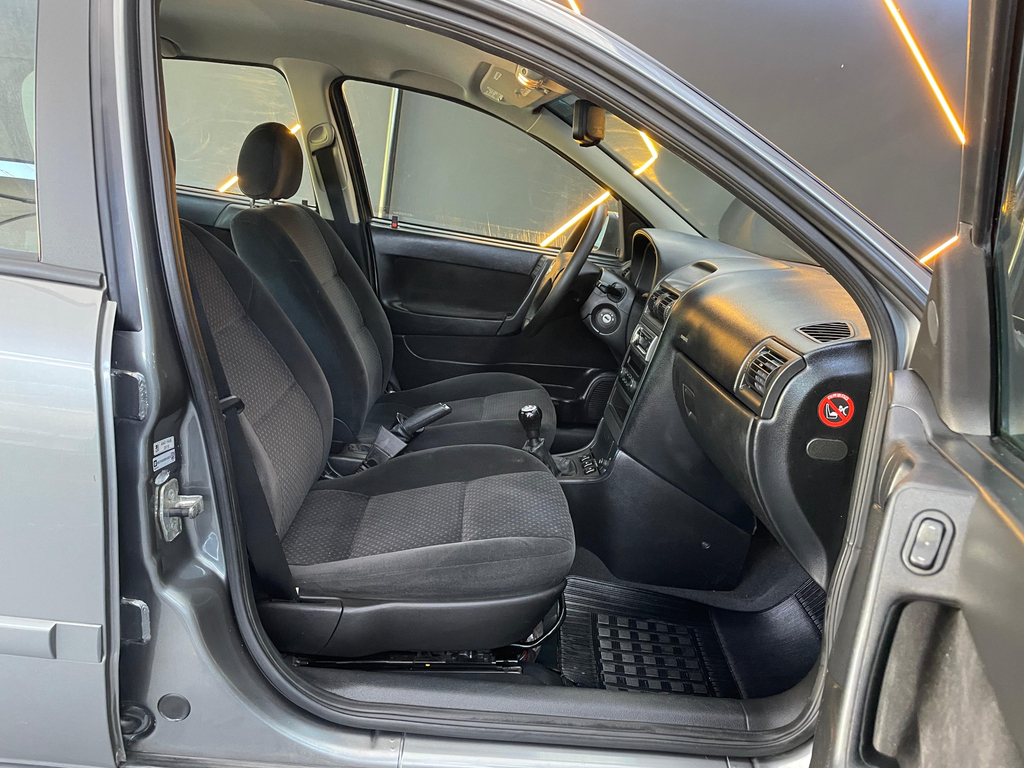 Chevrolet Astra Hatch Cinza