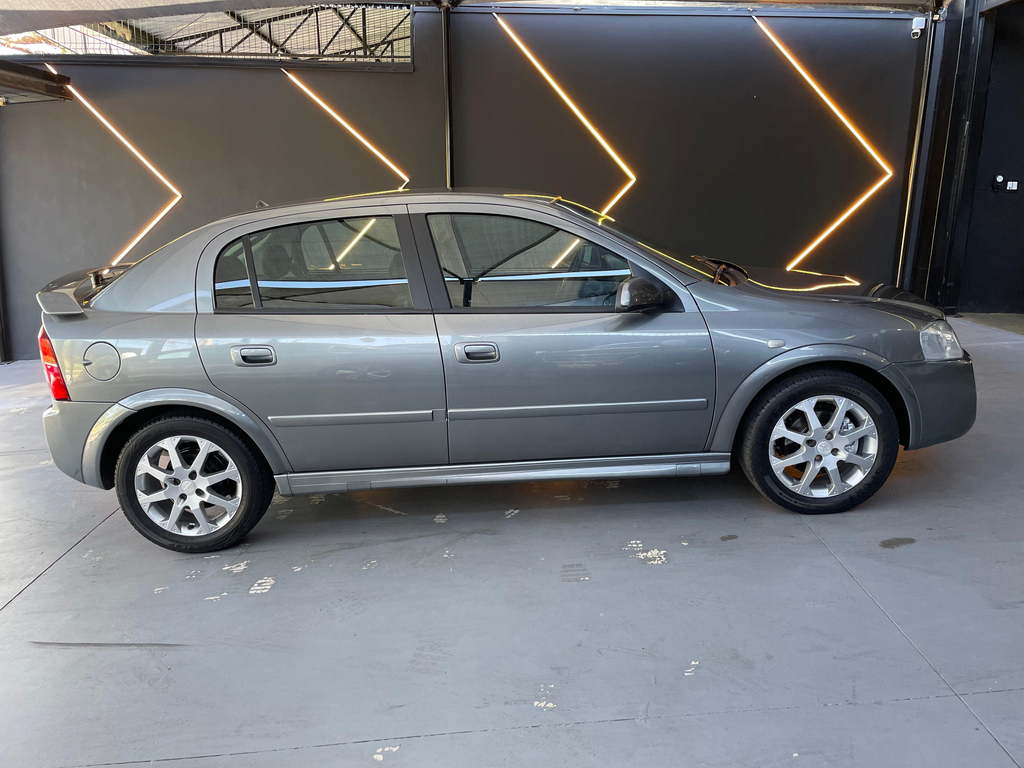 Chevrolet Astra Hatch Cinza