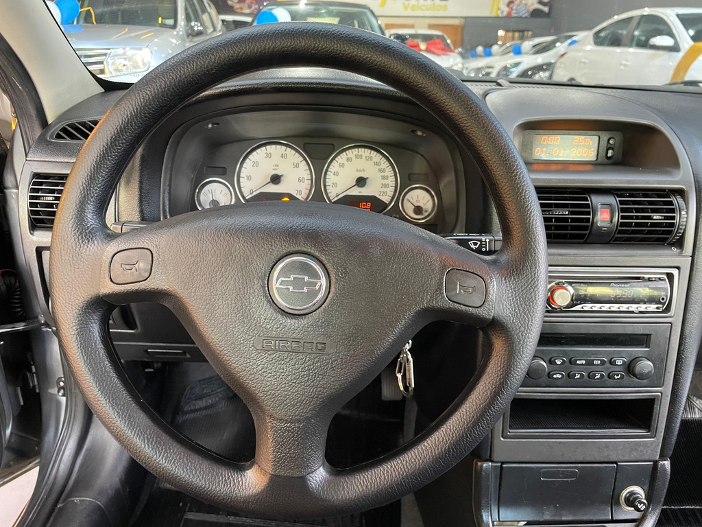 Chevrolet Astra Hatch Cinza