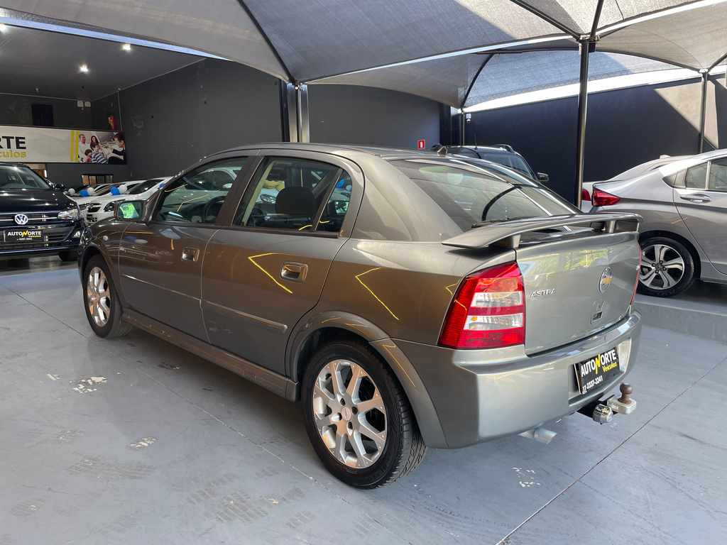 Chevrolet Astra Hatch Cinza