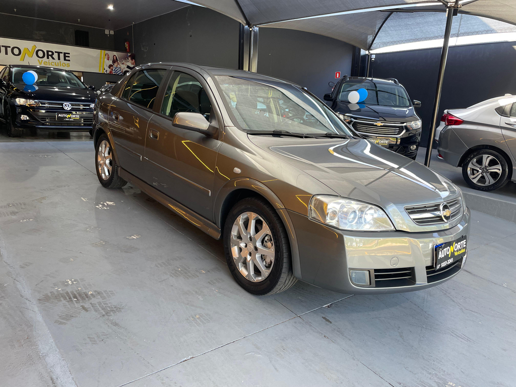 Chevrolet Astra Hatch Cinza