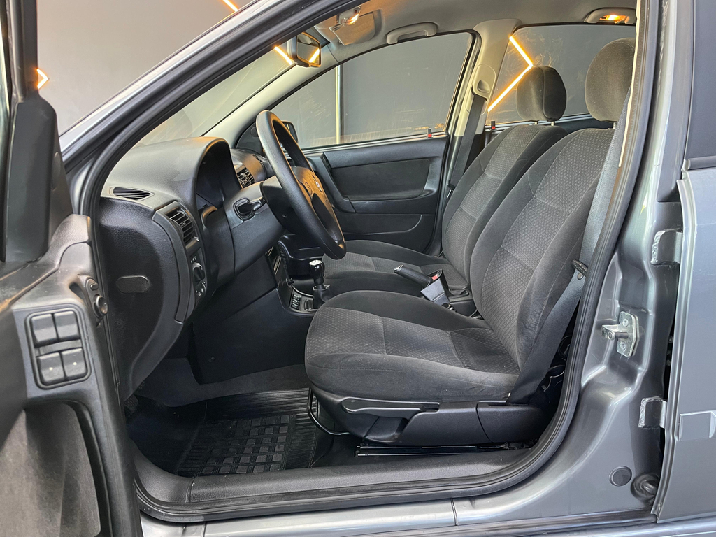 Chevrolet Astra Hatch Cinza