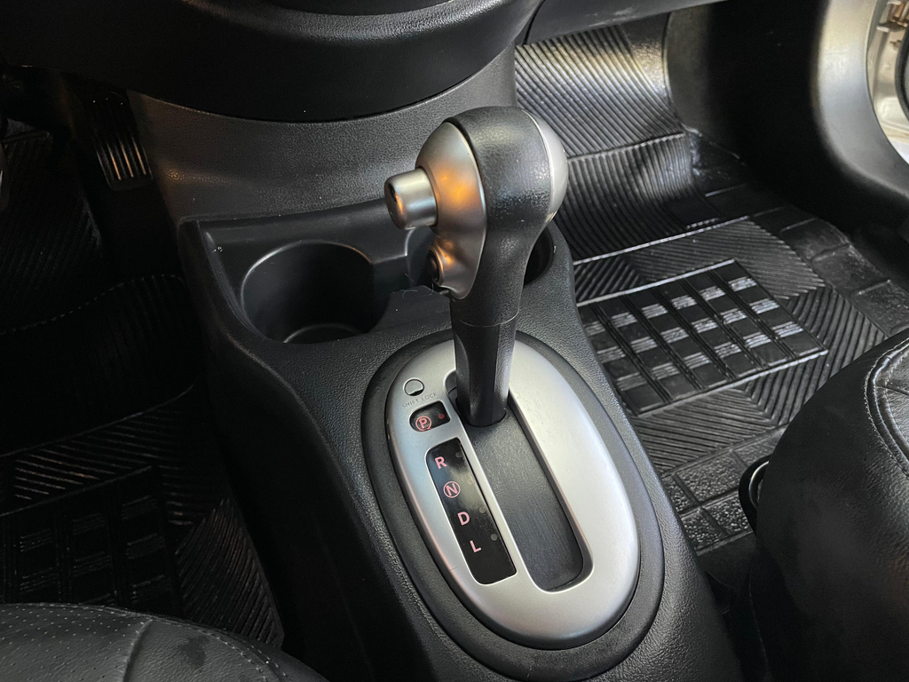 Nissan Versa Prata
