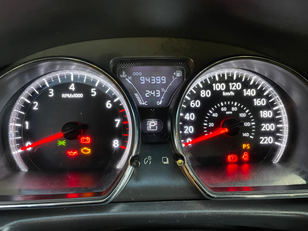 Nissan Versa Prata
