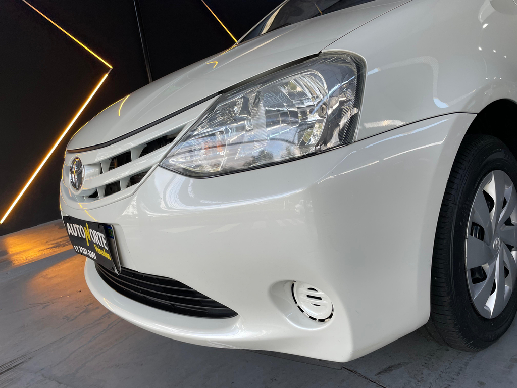 Toyota ETIOS Branco