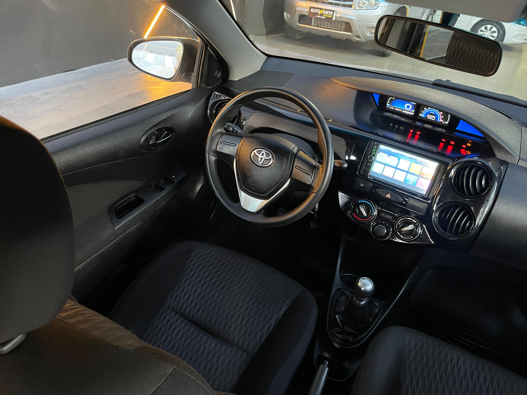 Toyota ETIOS Branco