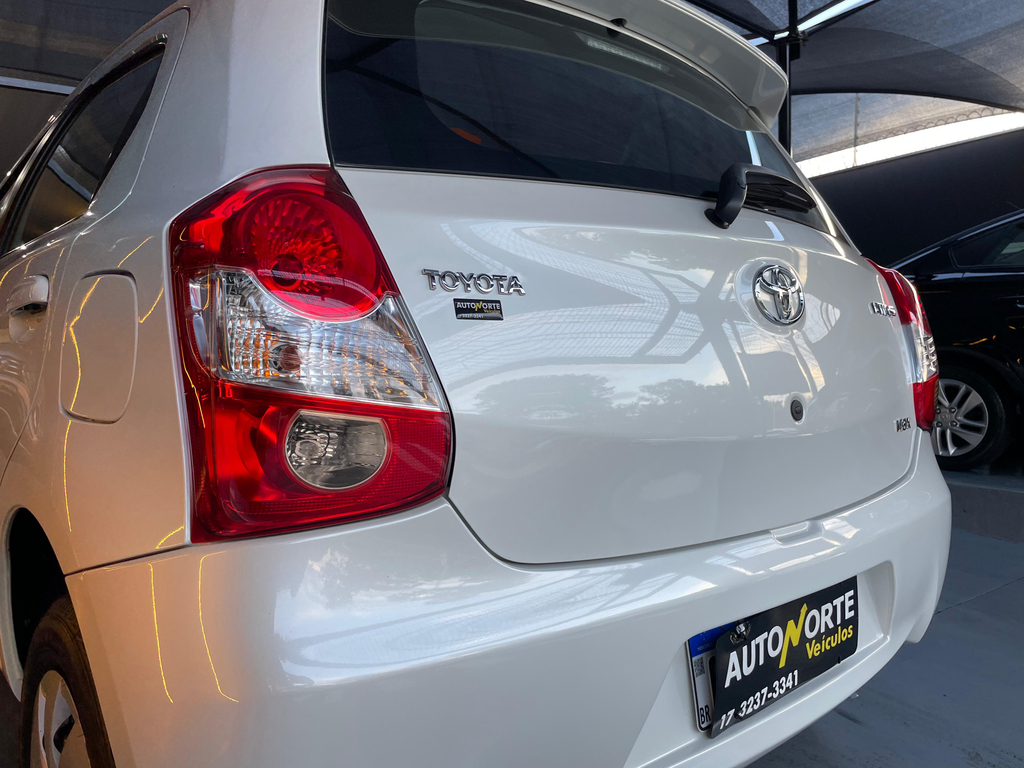 Toyota ETIOS Branco