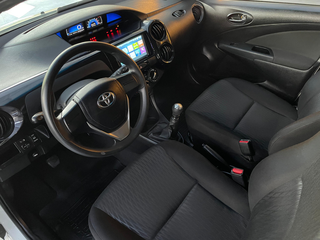 Toyota ETIOS Branco
