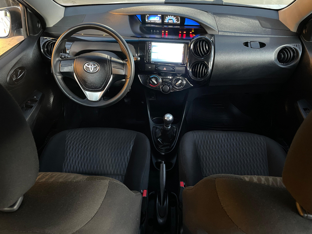 Toyota ETIOS Branco