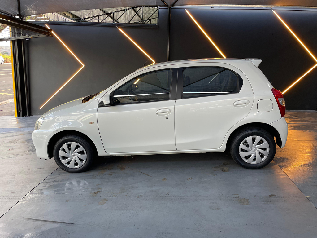 Toyota ETIOS Branco