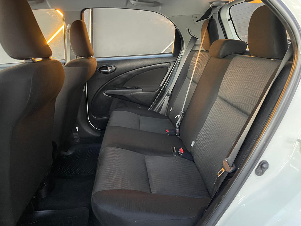 Toyota ETIOS Branco