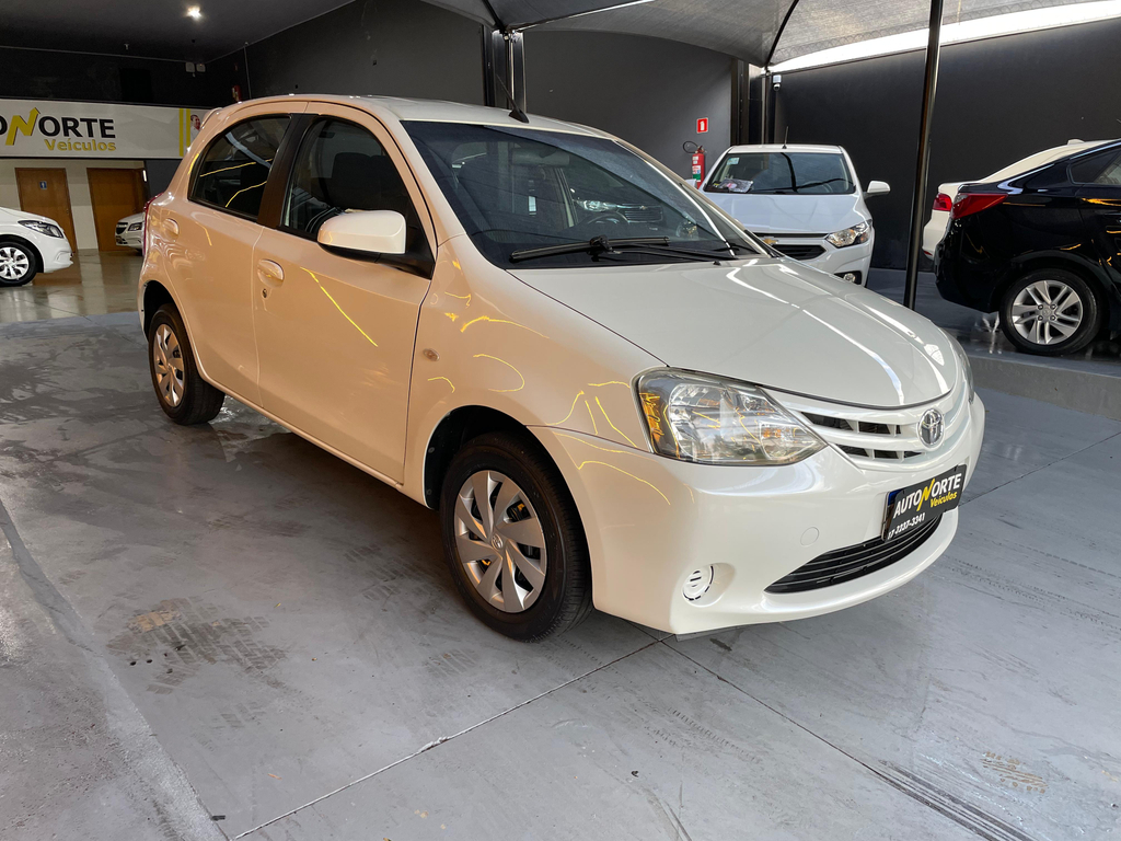 Toyota ETIOS Branco