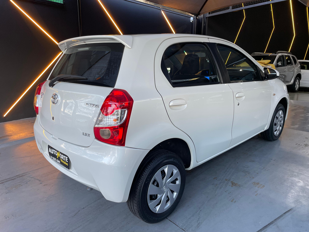 Toyota ETIOS Branco