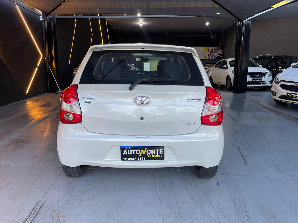 Toyota ETIOS Branco