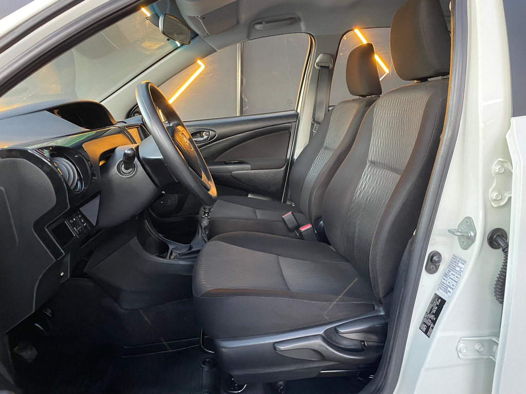 Toyota ETIOS Branco