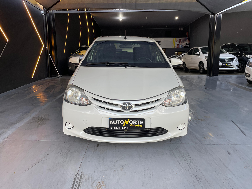Toyota ETIOS Branco
