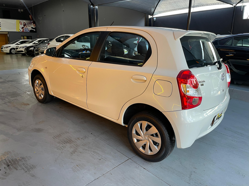 Toyota ETIOS Branco