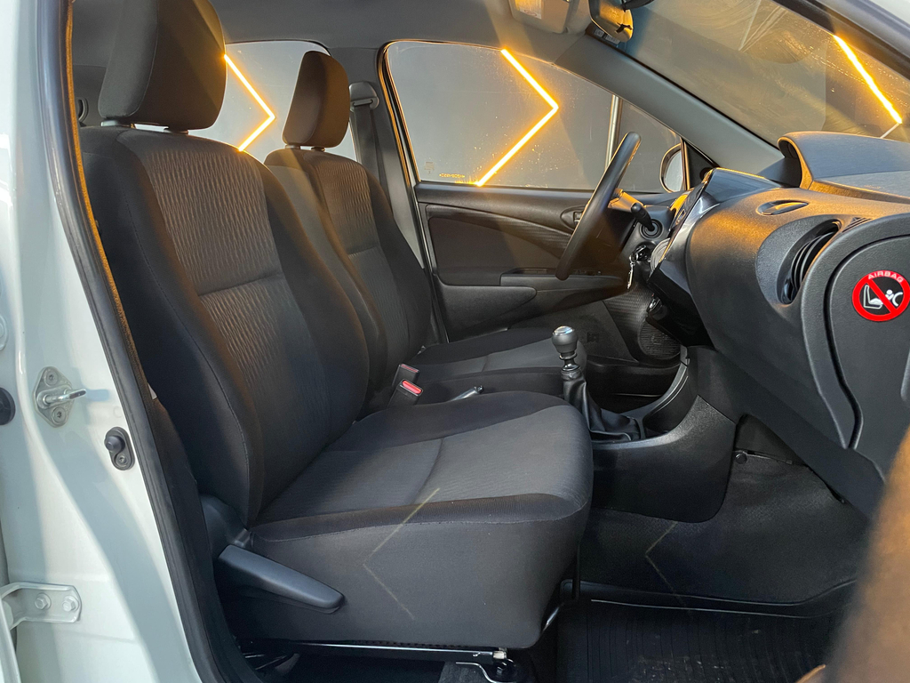 Toyota ETIOS Branco