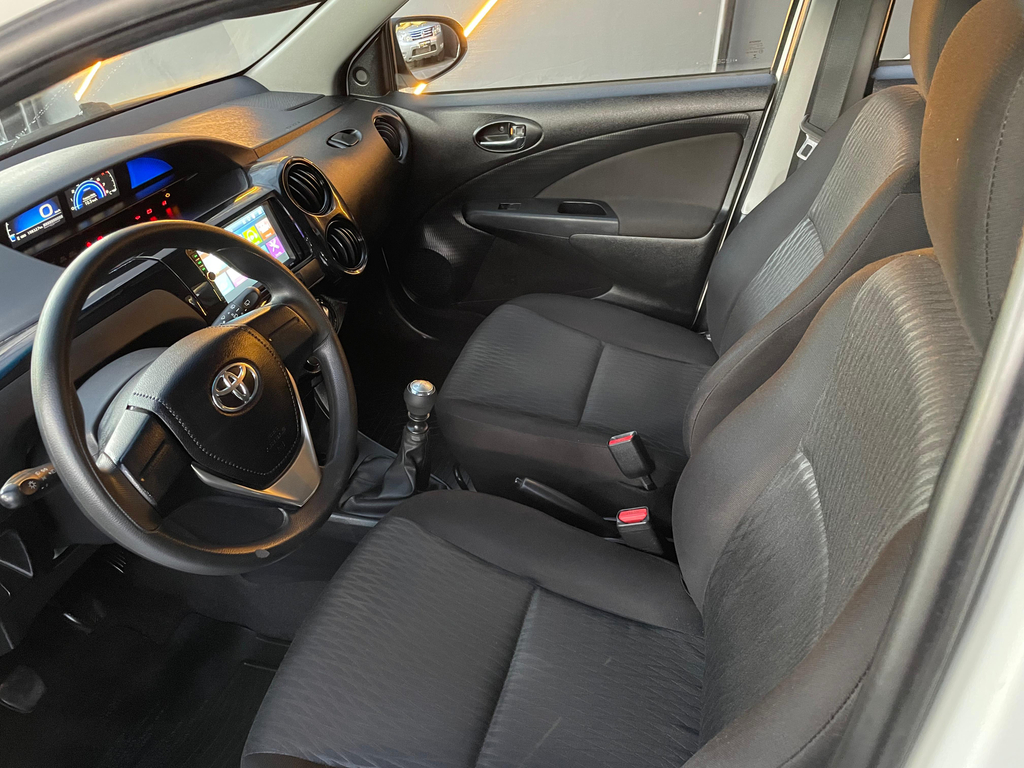 Toyota ETIOS Branco