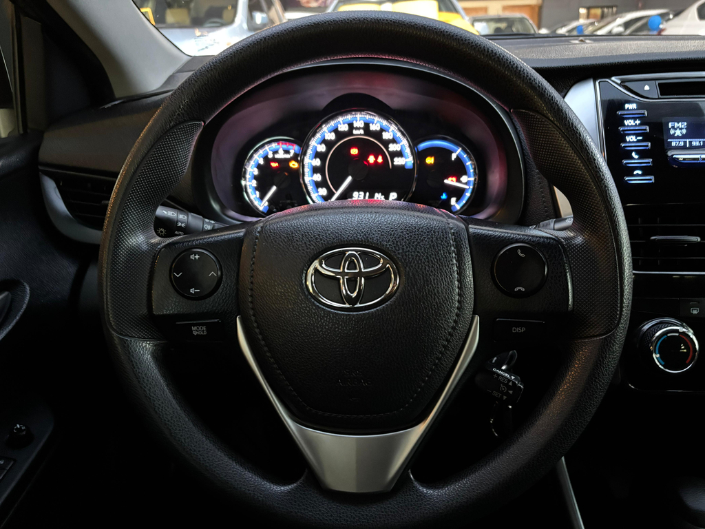 Toyota Yaris Sedan Cinza