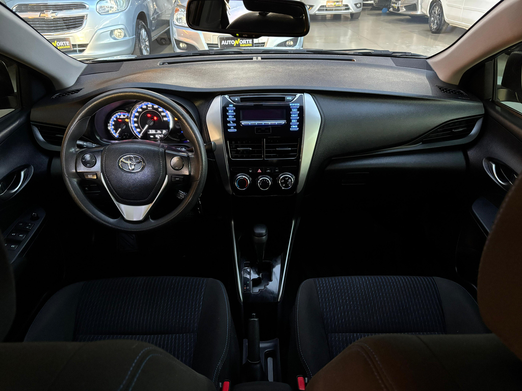 Toyota Yaris Sedan Cinza