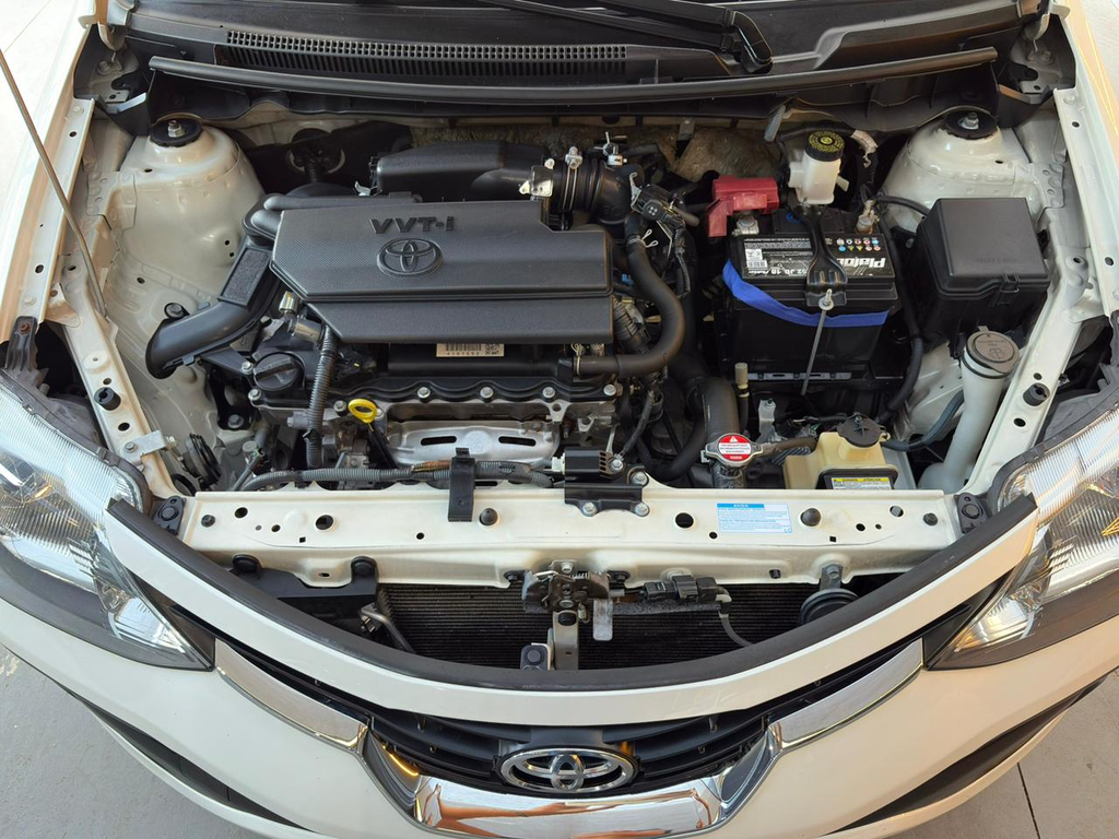 Toyota Etios Sedan Branco