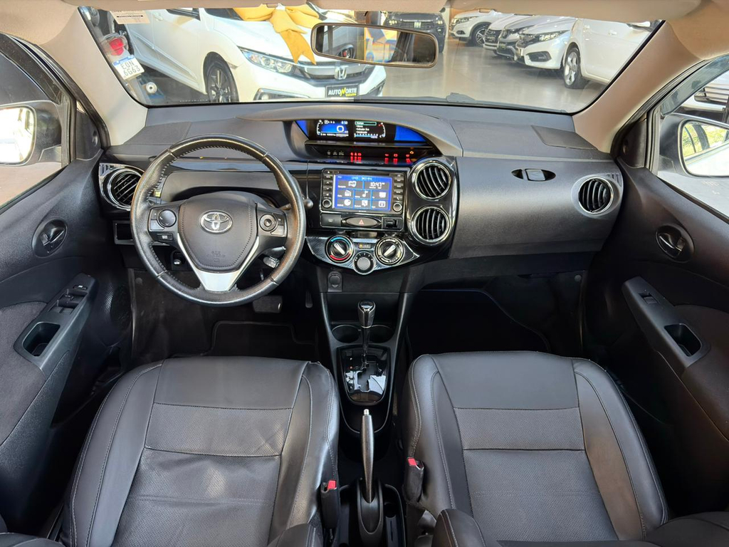 Toyota Etios Sedan Branco