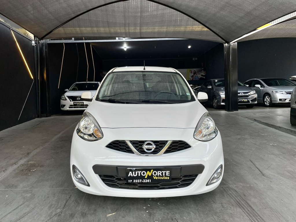Nissan March Branco