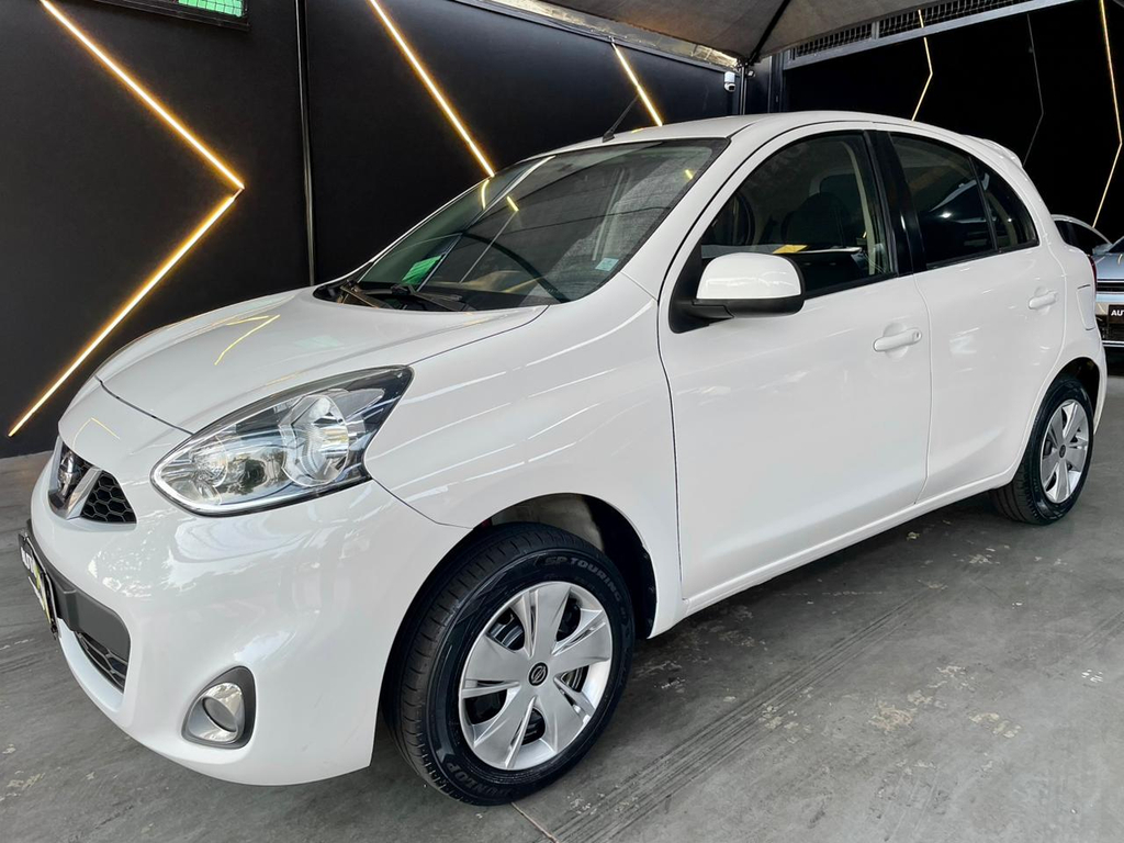 Nissan March Branco