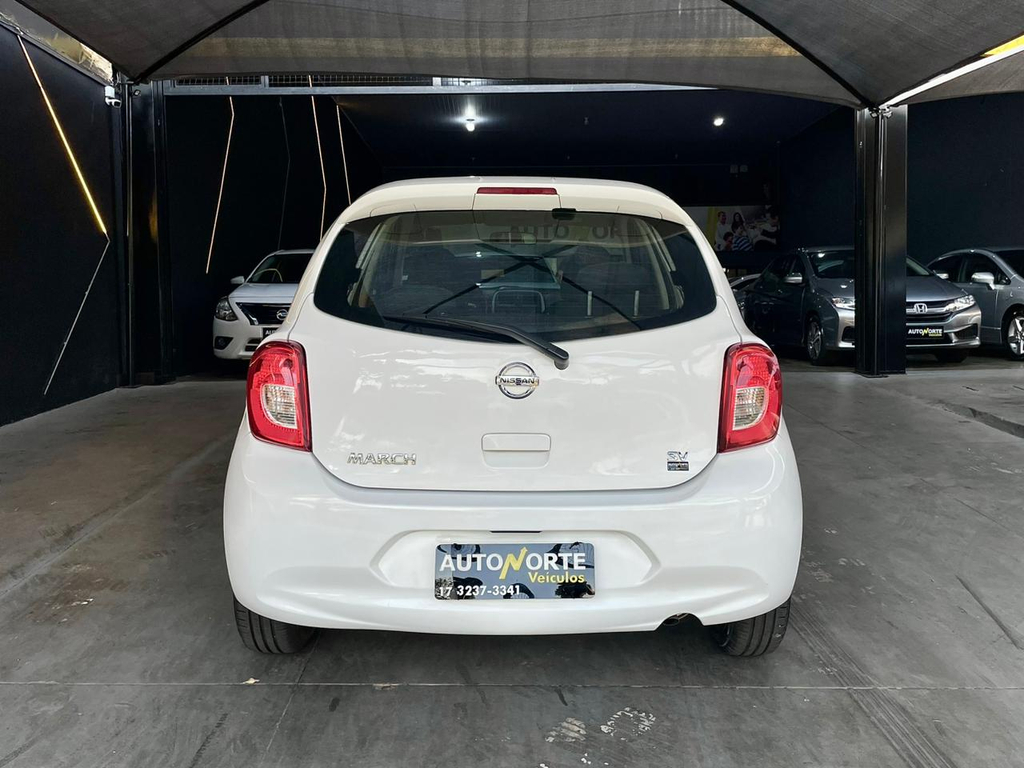 Nissan March Branco
