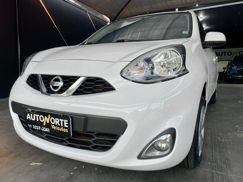 Nissan March Branco