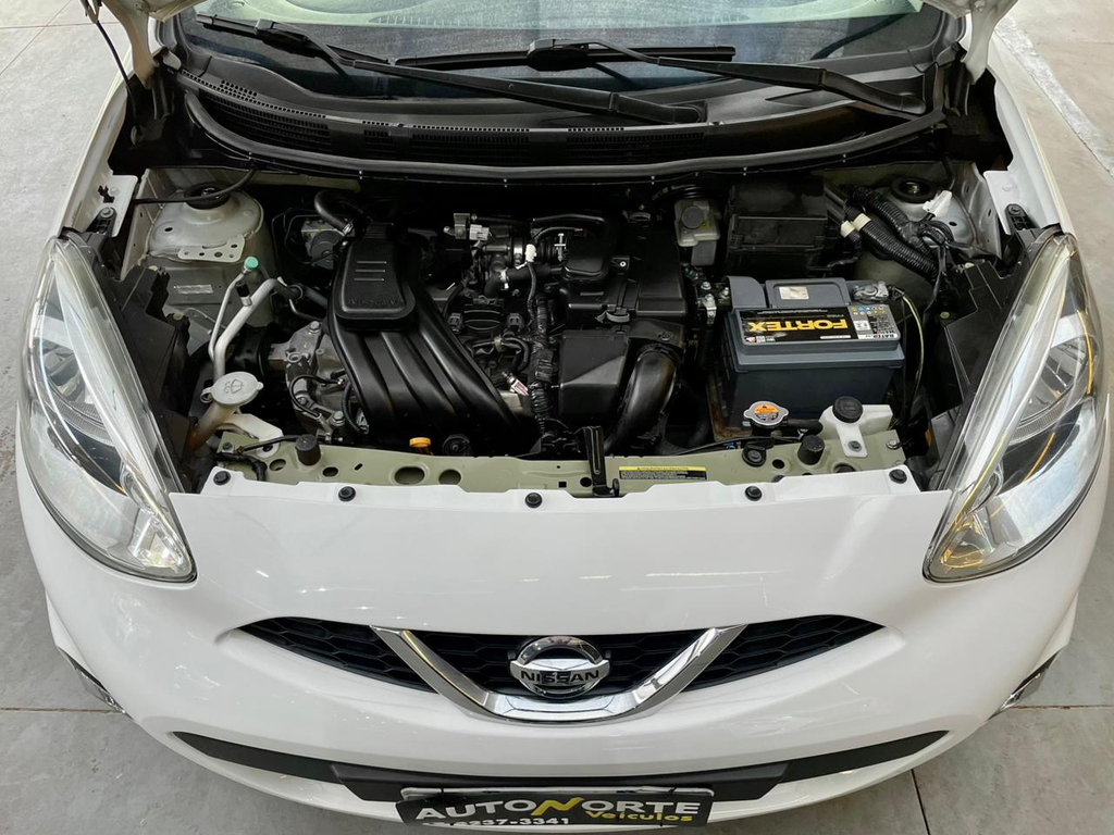 Nissan March Branco